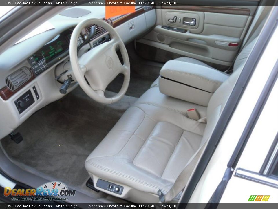 1998 Cadillac DeVille Sedan White / Beige Photo #25