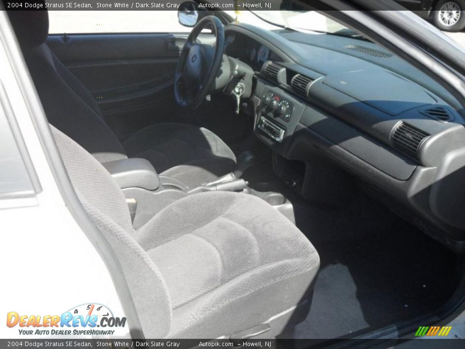 2004 Dodge Stratus SE Sedan Stone White / Dark Slate Gray Photo #10