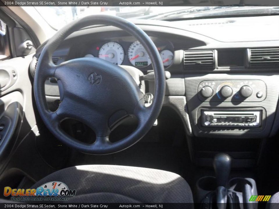 2004 Dodge Stratus SE Sedan Stone White / Dark Slate Gray Photo #13