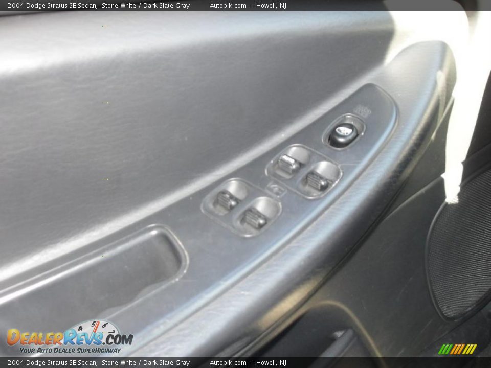 2004 Dodge Stratus SE Sedan Stone White / Dark Slate Gray Photo #14