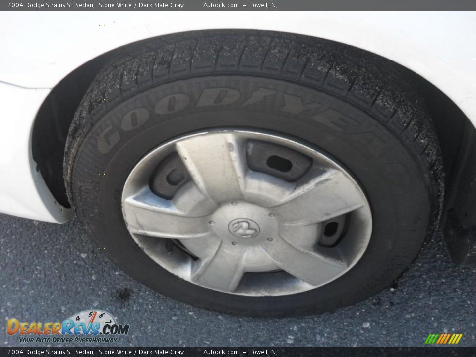 2004 Dodge Stratus SE Sedan Stone White / Dark Slate Gray Photo #16