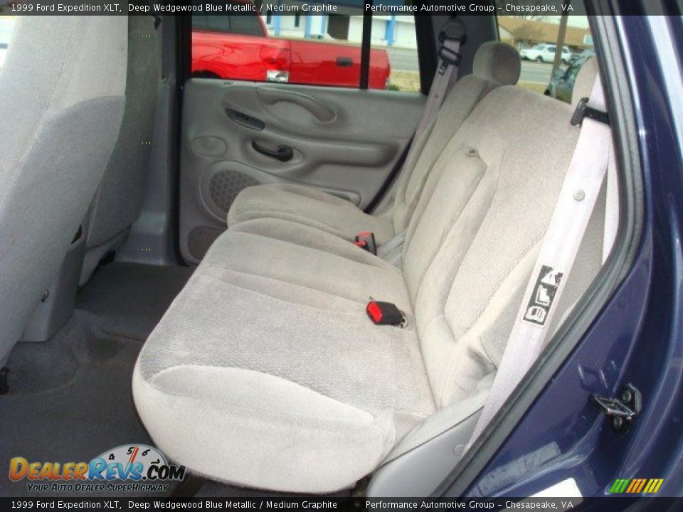 Rear Seat of 1999 Ford Expedition XLT Photo #11
