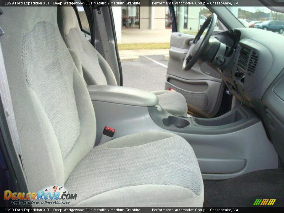 Front Seat of 1999 Ford Expedition XLT Photo #14
