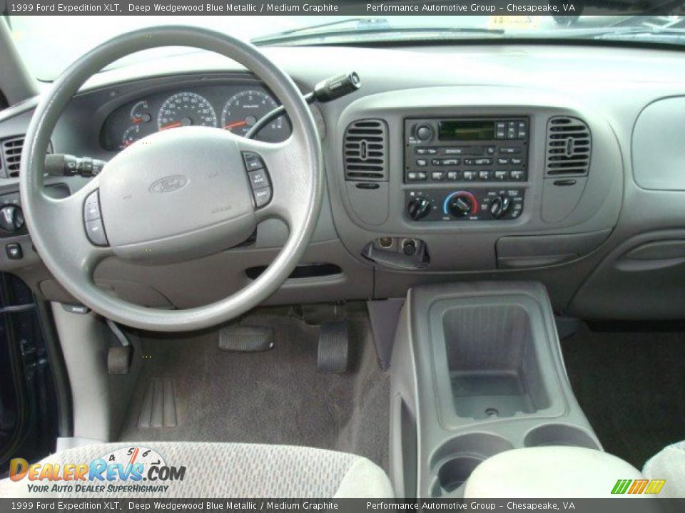 Dashboard of 1999 Ford Expedition XLT Photo #15