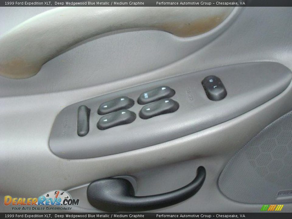 Door Panel of 1999 Ford Expedition XLT Photo #18