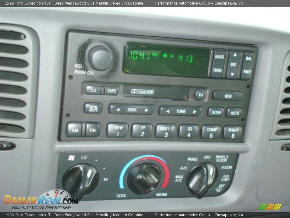 Controls of 1999 Ford Expedition XLT Photo #19