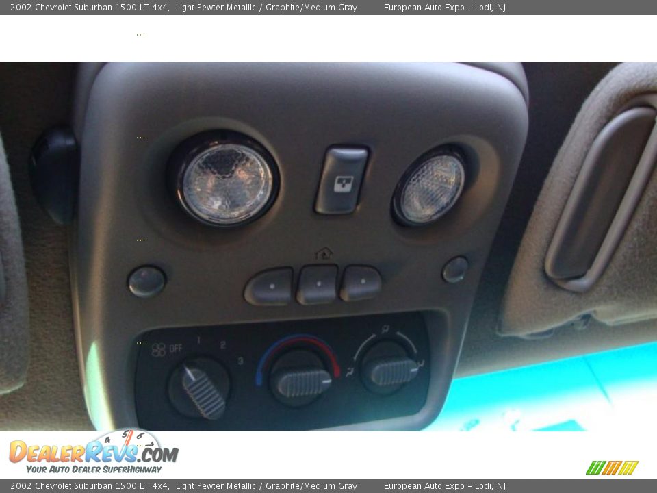2002 Chevrolet Suburban 1500 LT 4x4 Light Pewter Metallic / Graphite/Medium Gray Photo #12