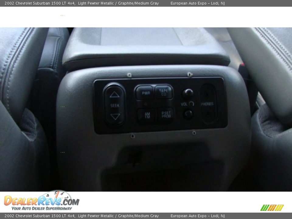 2002 Chevrolet Suburban 1500 LT 4x4 Light Pewter Metallic / Graphite/Medium Gray Photo #14