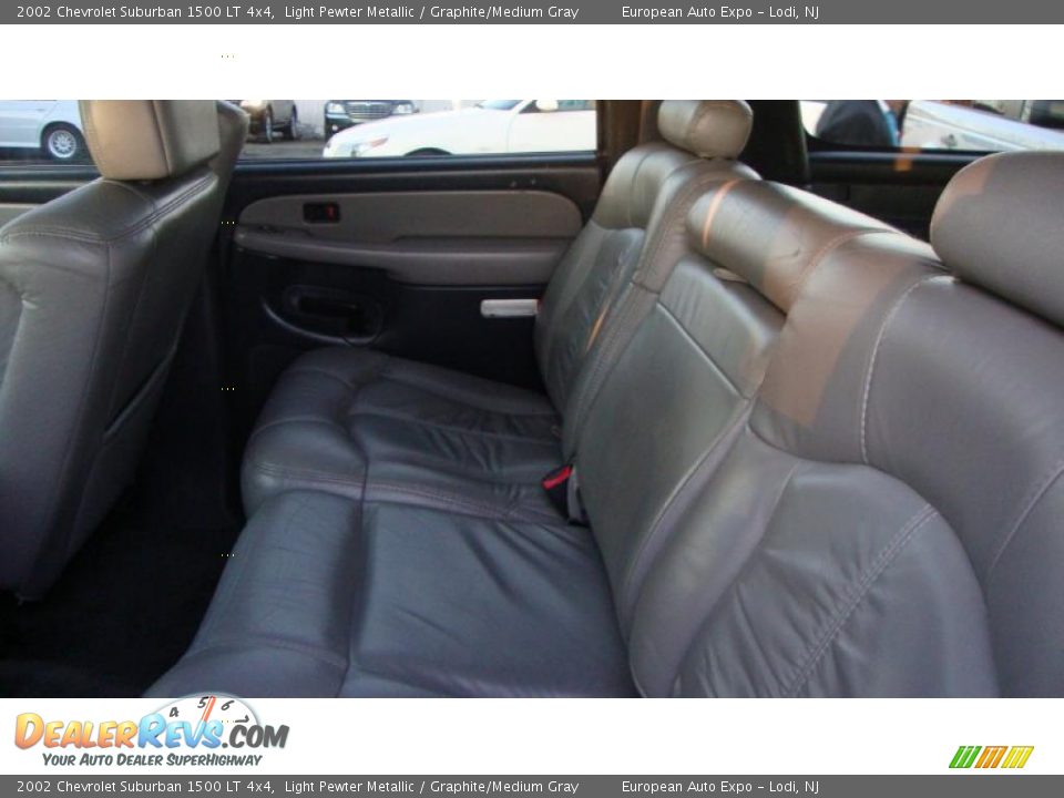 2002 Chevrolet Suburban 1500 LT 4x4 Light Pewter Metallic / Graphite/Medium Gray Photo #15