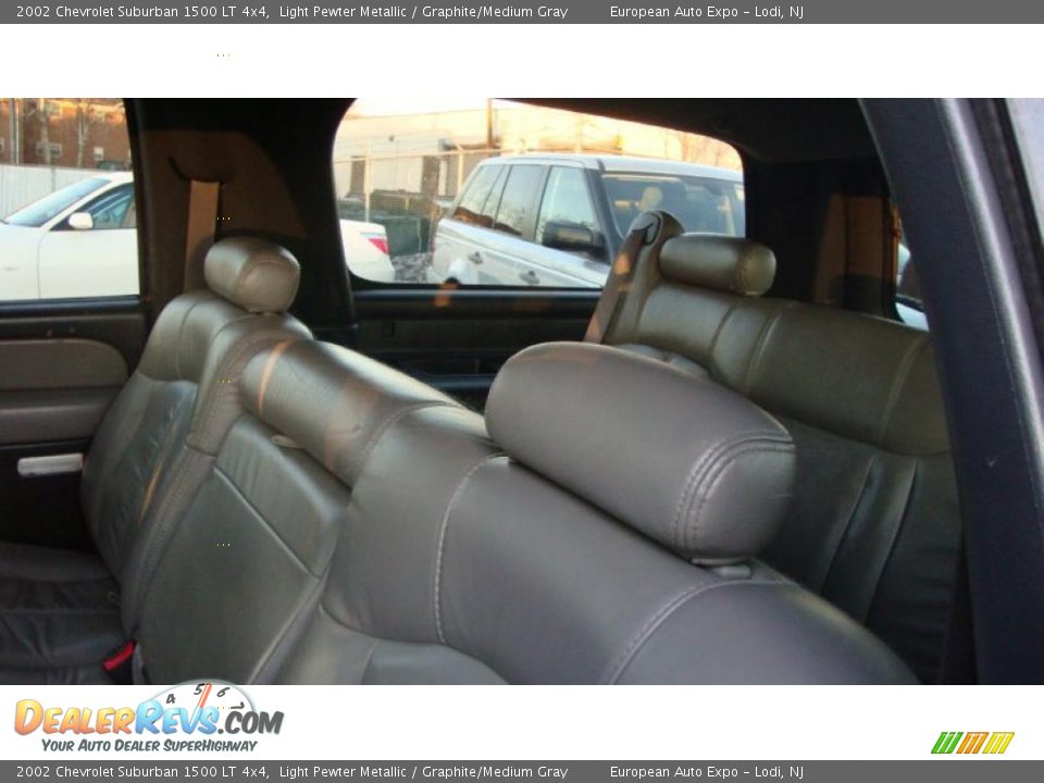 2002 Chevrolet Suburban 1500 LT 4x4 Light Pewter Metallic / Graphite/Medium Gray Photo #16