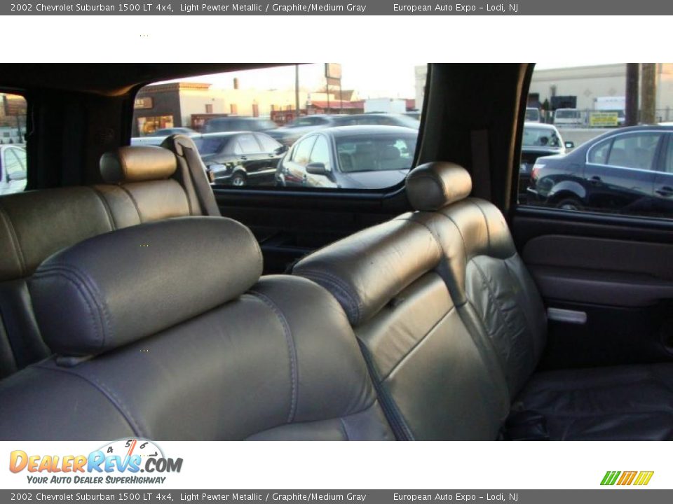 2002 Chevrolet Suburban 1500 LT 4x4 Light Pewter Metallic / Graphite/Medium Gray Photo #17