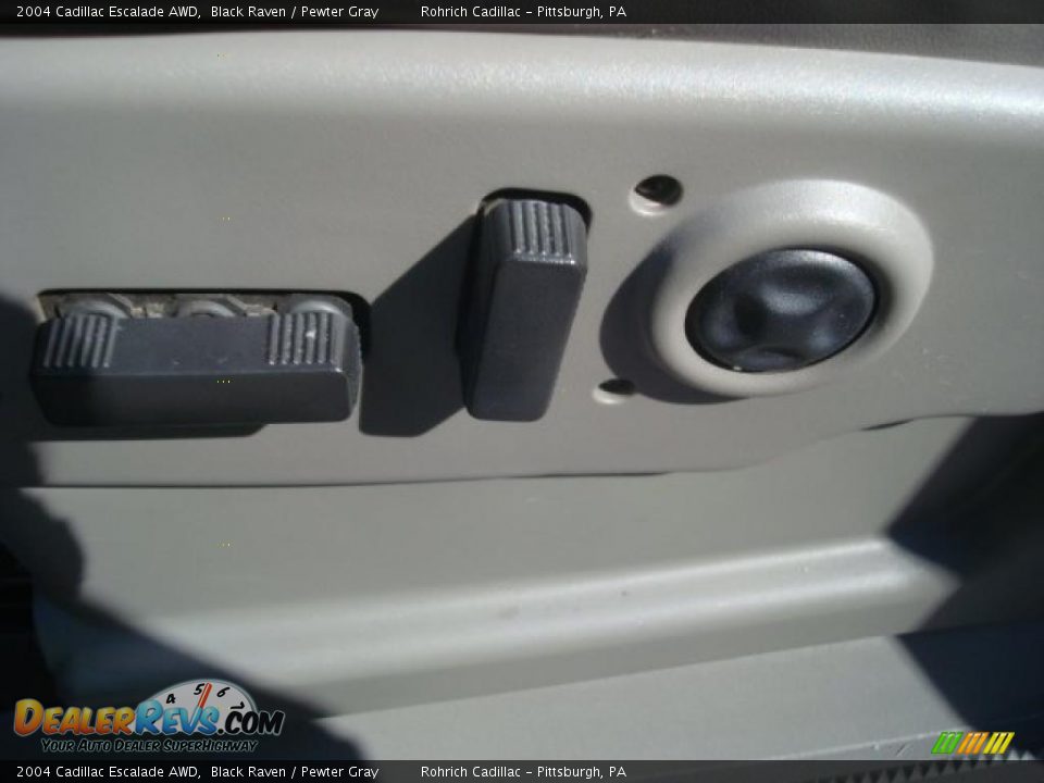 2004 Cadillac Escalade AWD Black Raven / Pewter Gray Photo #16
