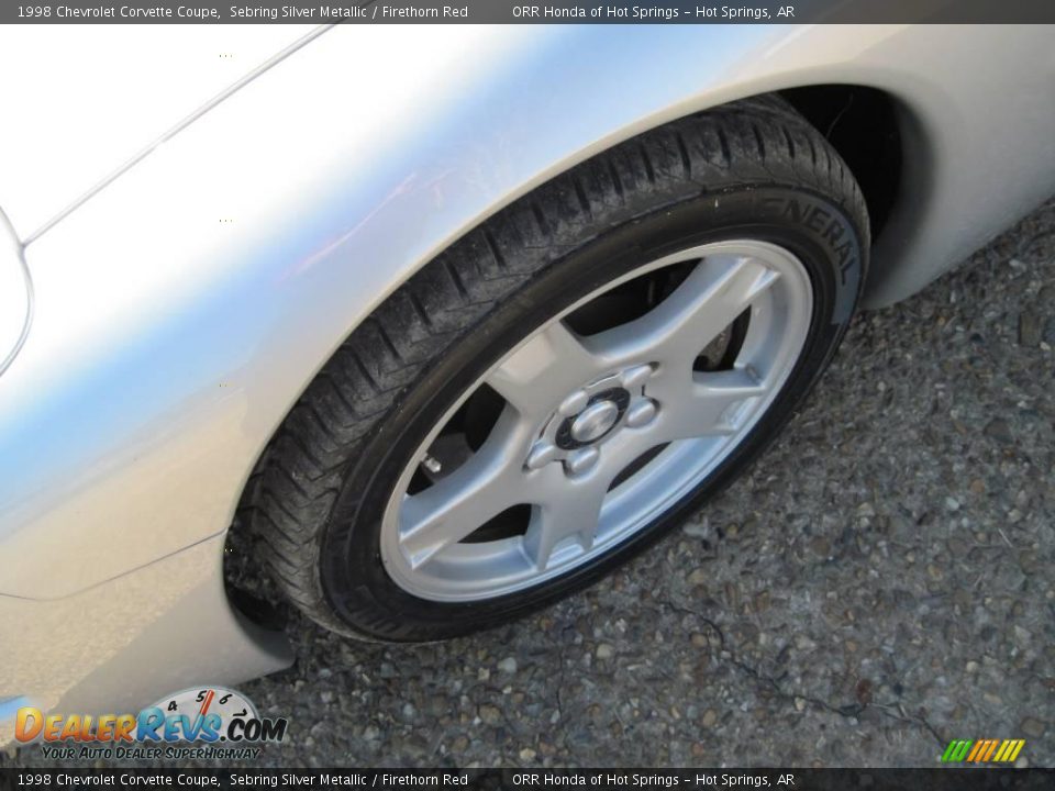 1998 Chevrolet Corvette Coupe Sebring Silver Metallic / Firethorn Red Photo #9