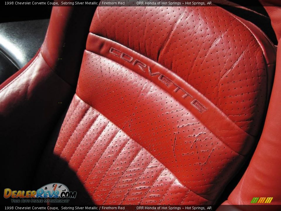 1998 Chevrolet Corvette Coupe Sebring Silver Metallic / Firethorn Red Photo #14