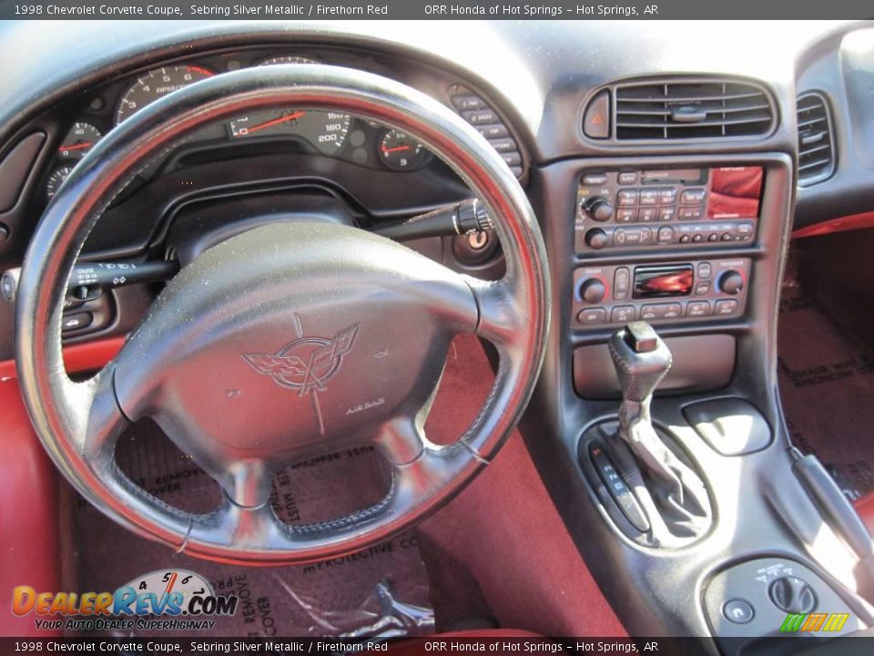 1998 Chevrolet Corvette Coupe Sebring Silver Metallic / Firethorn Red Photo #16