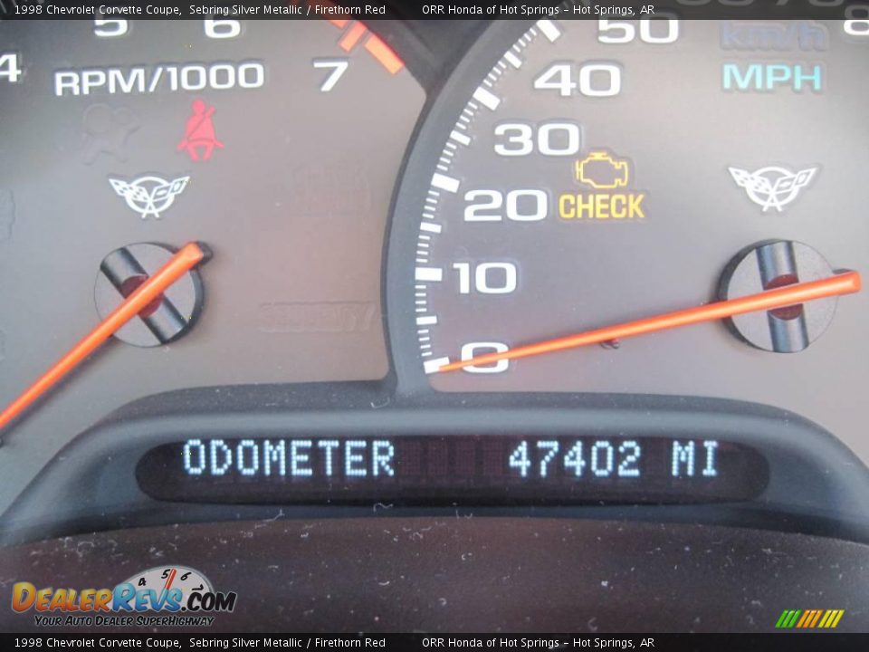 1998 Chevrolet Corvette Coupe Sebring Silver Metallic / Firethorn Red Photo #17