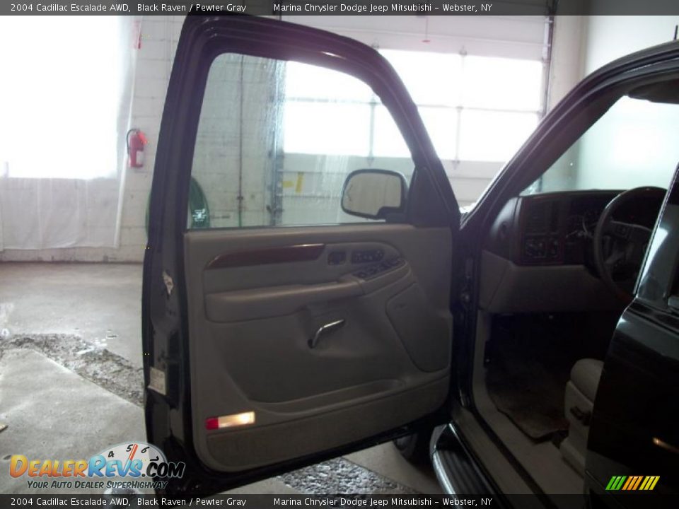 2004 Cadillac Escalade AWD Black Raven / Pewter Gray Photo #6