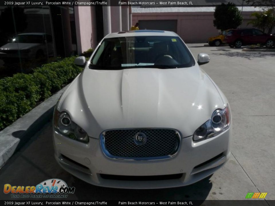 2009 Jaguar XF Luxury Porcelain White / Champagne/Truffle Photo #2