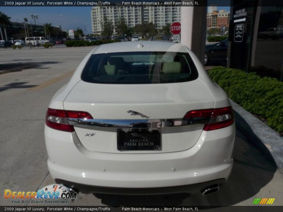 2009 Jaguar XF Luxury Porcelain White / Champagne/Truffle Photo #5