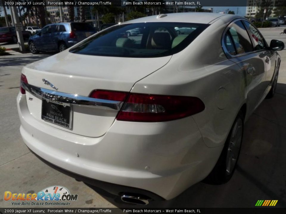 2009 Jaguar XF Luxury Porcelain White / Champagne/Truffle Photo #6