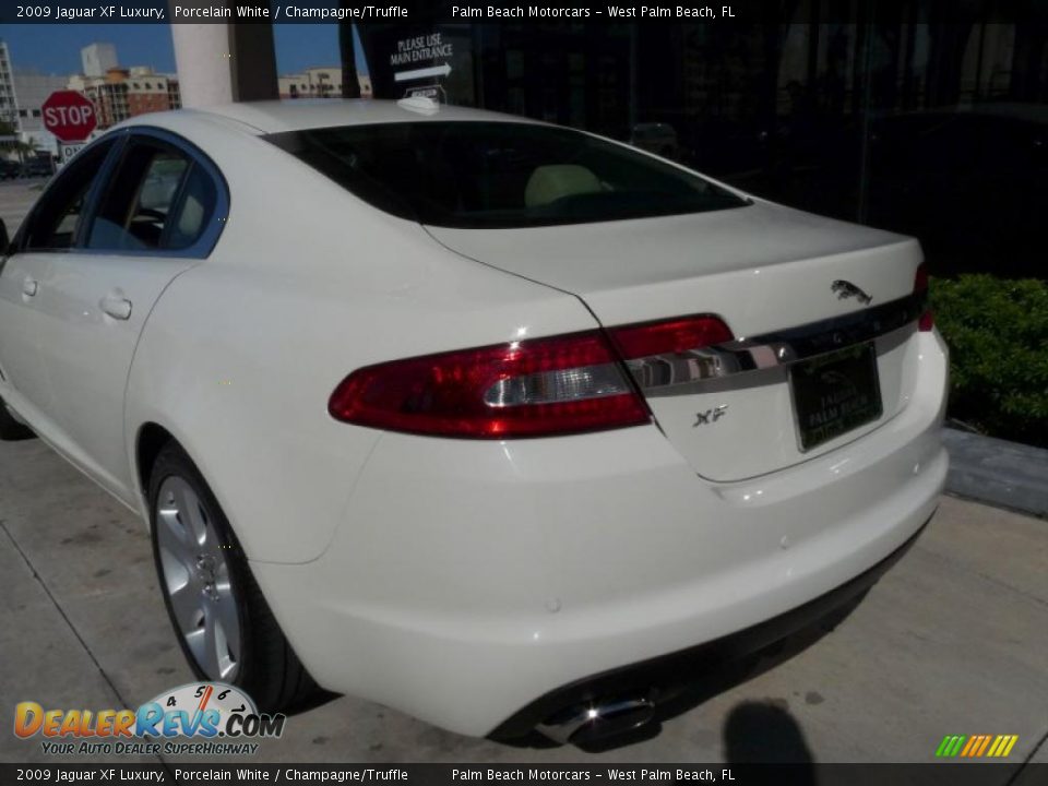 2009 Jaguar XF Luxury Porcelain White / Champagne/Truffle Photo #7