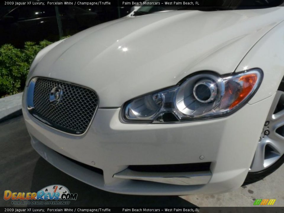 2009 Jaguar XF Luxury Porcelain White / Champagne/Truffle Photo #9