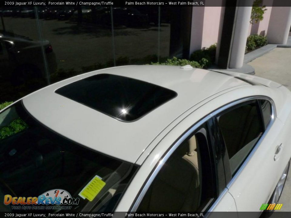 2009 Jaguar XF Luxury Porcelain White / Champagne/Truffle Photo #14