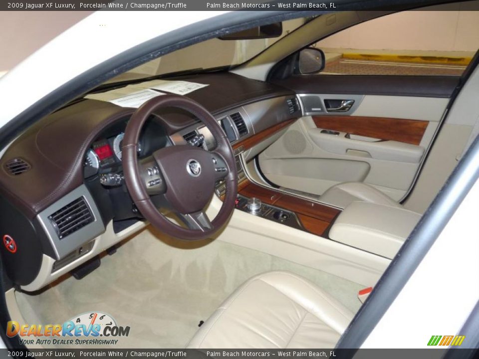 2009 Jaguar XF Luxury Porcelain White / Champagne/Truffle Photo #16