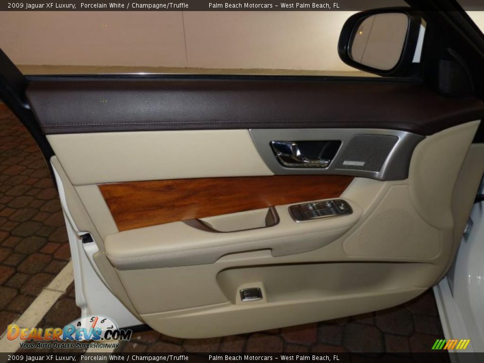 2009 Jaguar XF Luxury Porcelain White / Champagne/Truffle Photo #17