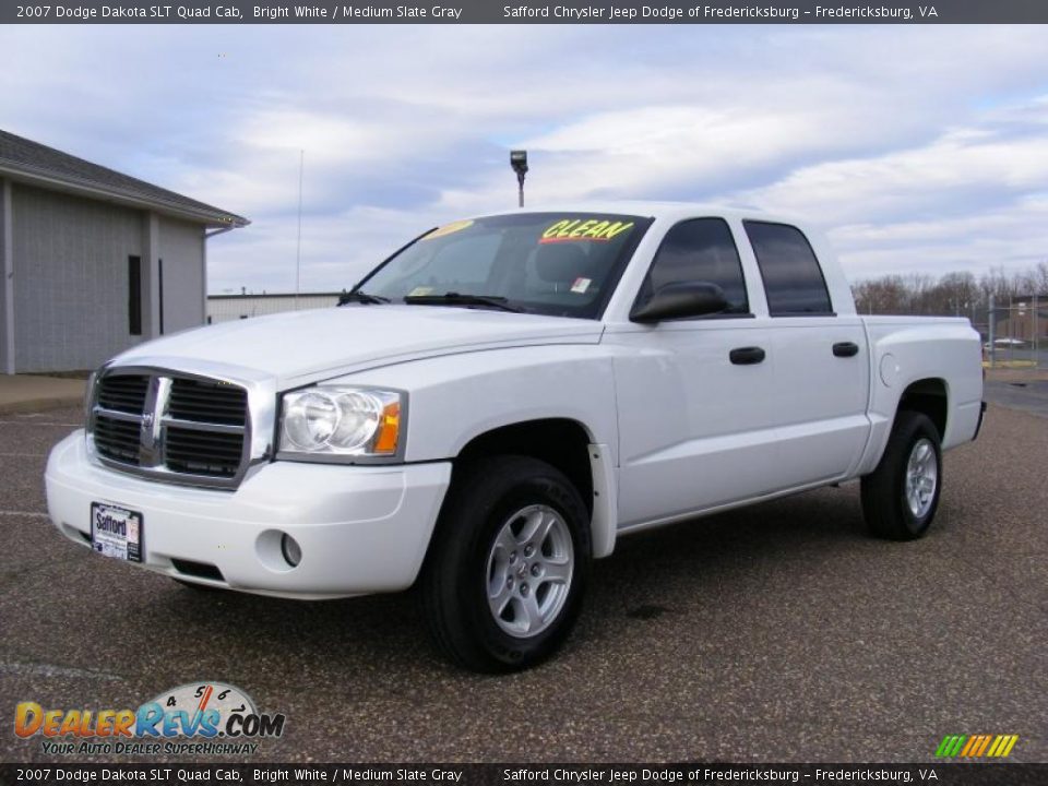 2007 Dodge Dakota SLT Quad Cab Bright White / Medium Slate Gray Photo #1