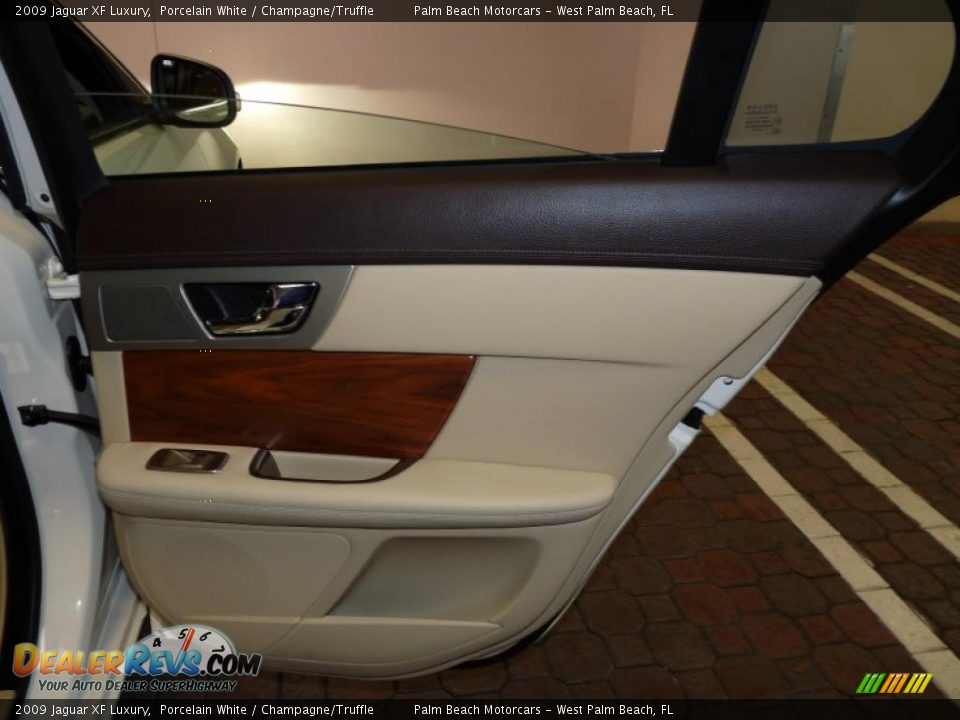 2009 Jaguar XF Luxury Porcelain White / Champagne/Truffle Photo #28
