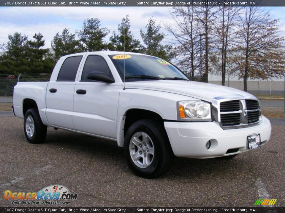 2007 Dodge Dakota SLT Quad Cab Bright White / Medium Slate Gray Photo #3