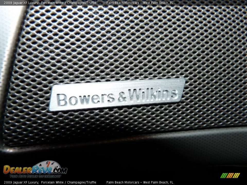 2009 Jaguar XF Luxury Porcelain White / Champagne/Truffle Photo #30