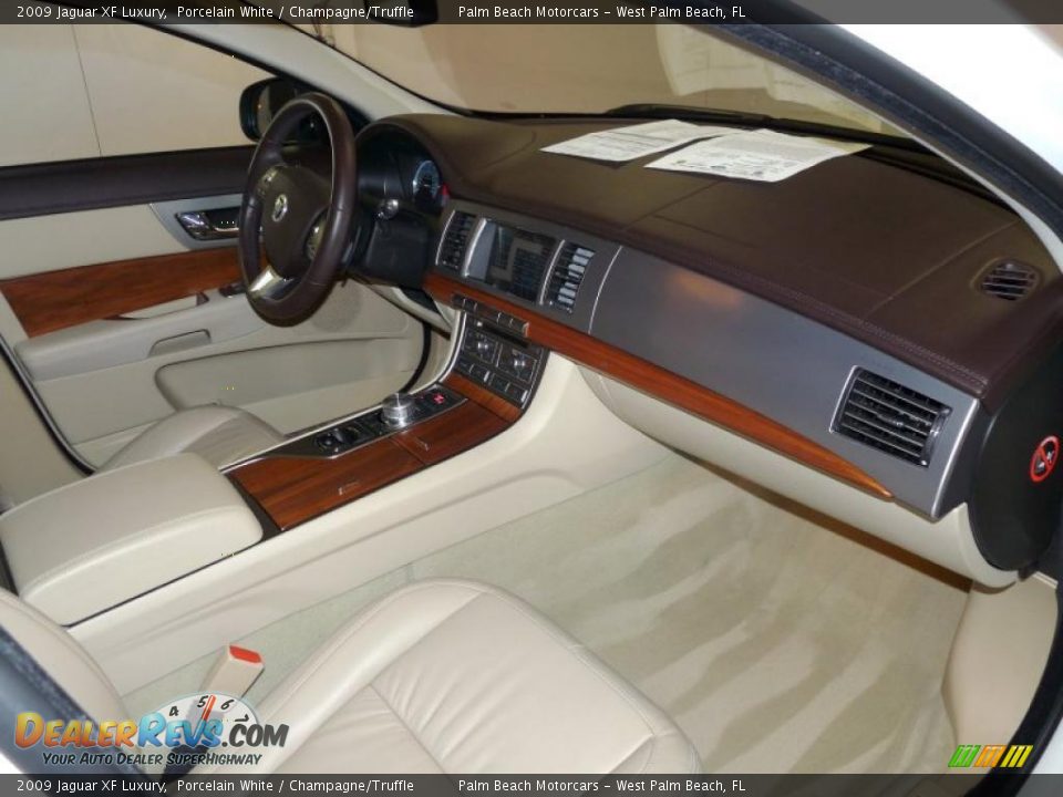2009 Jaguar XF Luxury Porcelain White / Champagne/Truffle Photo #31