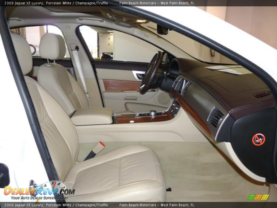 2009 Jaguar XF Luxury Porcelain White / Champagne/Truffle Photo #33