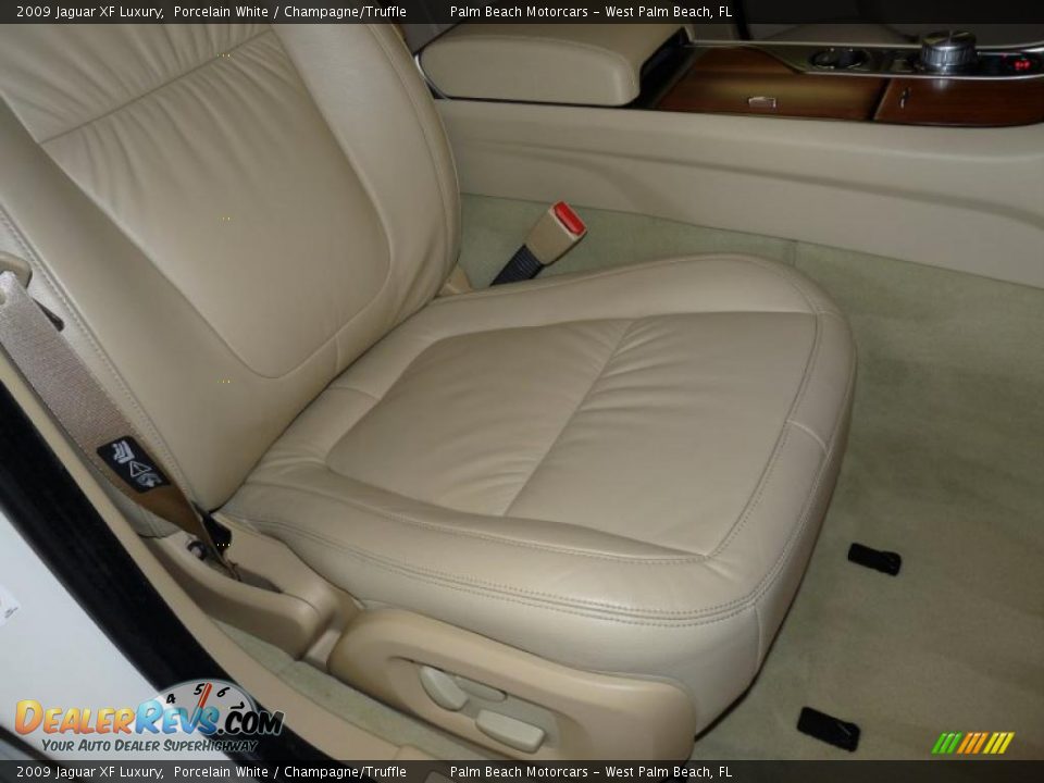 2009 Jaguar XF Luxury Porcelain White / Champagne/Truffle Photo #35