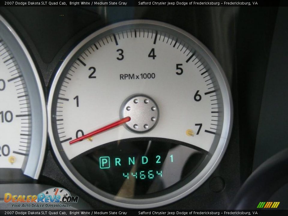 2007 Dodge Dakota SLT Quad Cab Bright White / Medium Slate Gray Photo #9