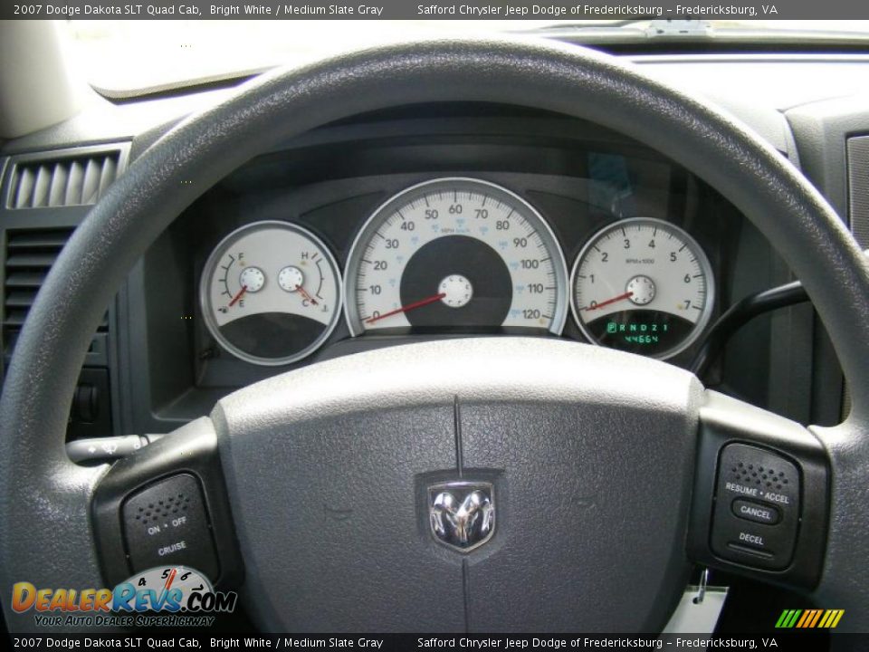 2007 Dodge Dakota SLT Quad Cab Bright White / Medium Slate Gray Photo #10