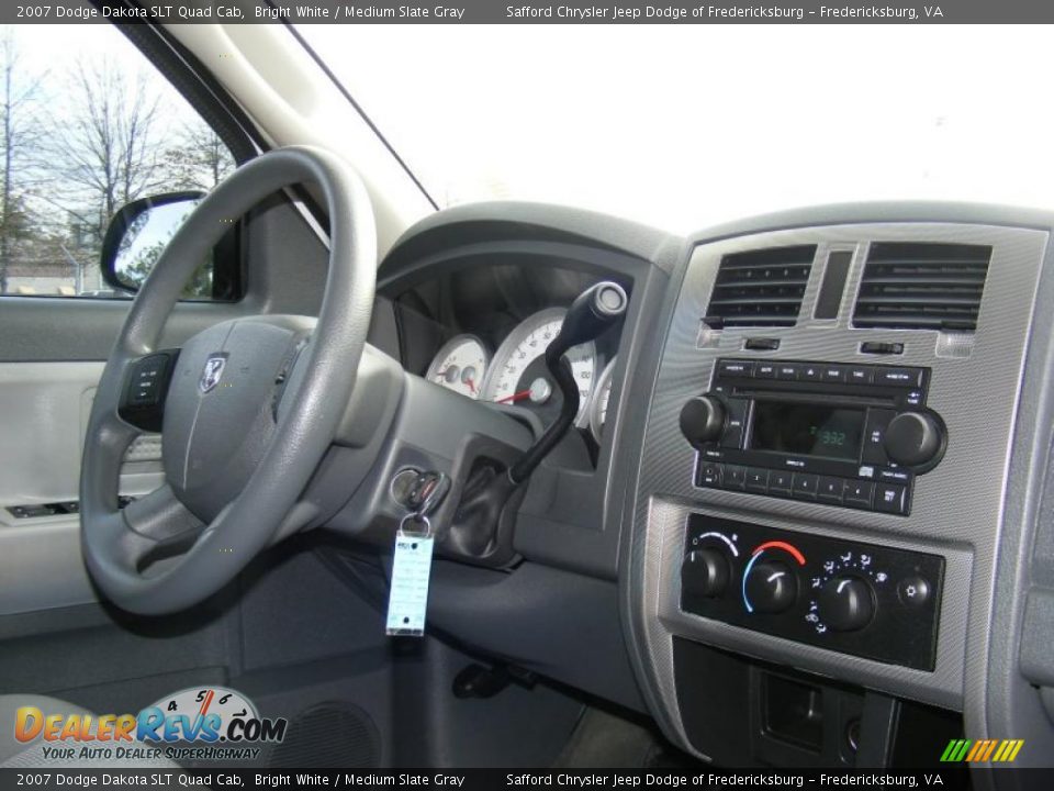 2007 Dodge Dakota SLT Quad Cab Bright White / Medium Slate Gray Photo #19