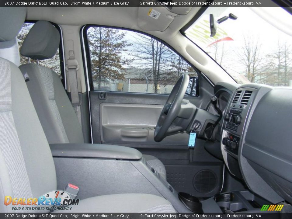 2007 Dodge Dakota SLT Quad Cab Bright White / Medium Slate Gray Photo #20