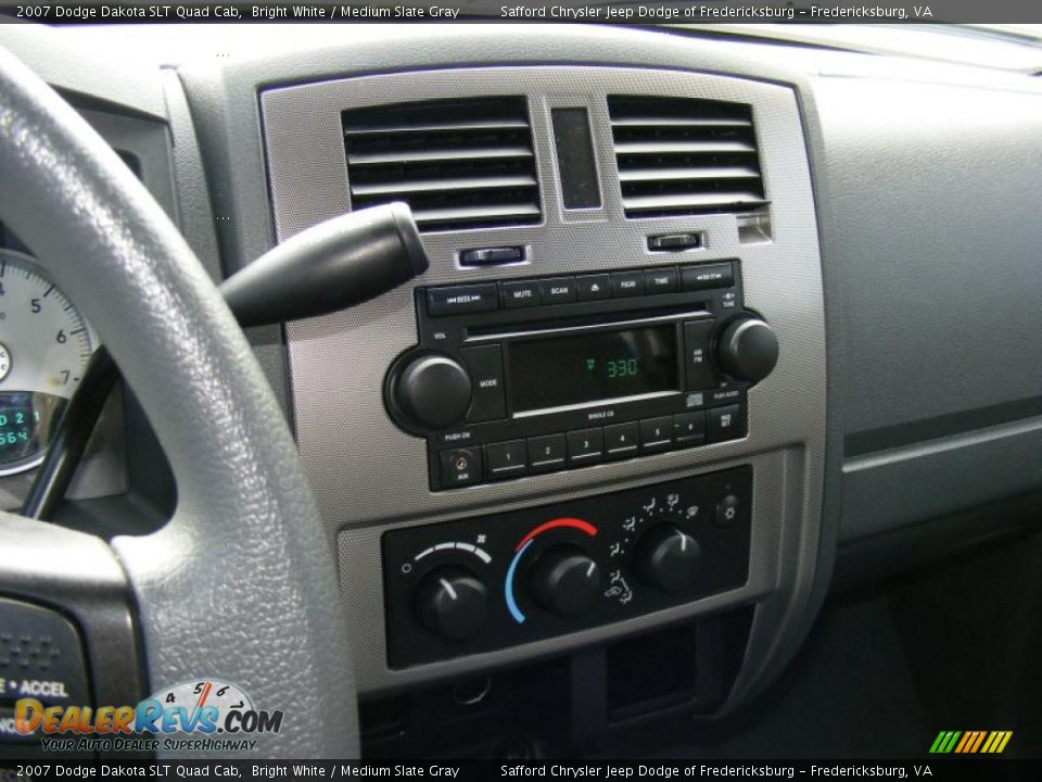 2007 Dodge Dakota SLT Quad Cab Bright White / Medium Slate Gray Photo #25