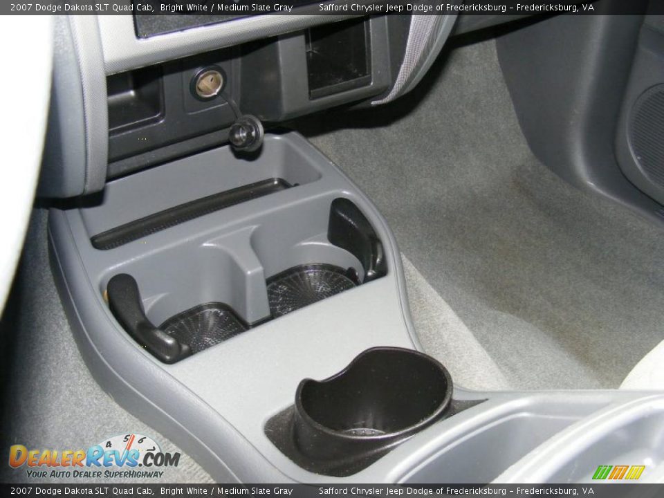2007 Dodge Dakota SLT Quad Cab Bright White / Medium Slate Gray Photo #26