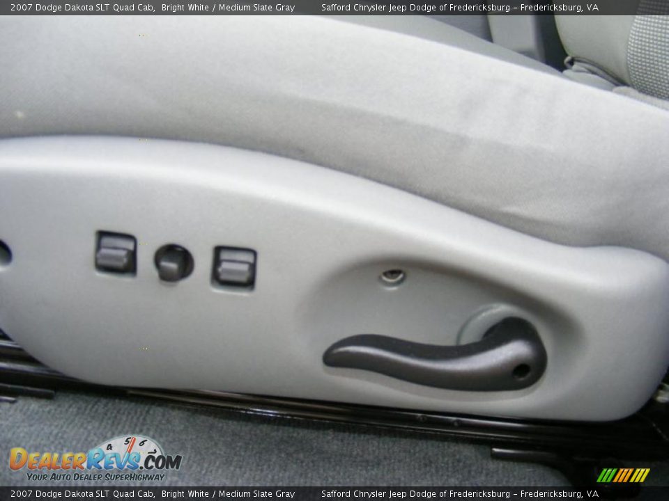 2007 Dodge Dakota SLT Quad Cab Bright White / Medium Slate Gray Photo #28