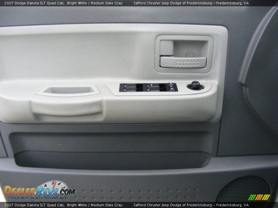 2007 Dodge Dakota SLT Quad Cab Bright White / Medium Slate Gray Photo #29