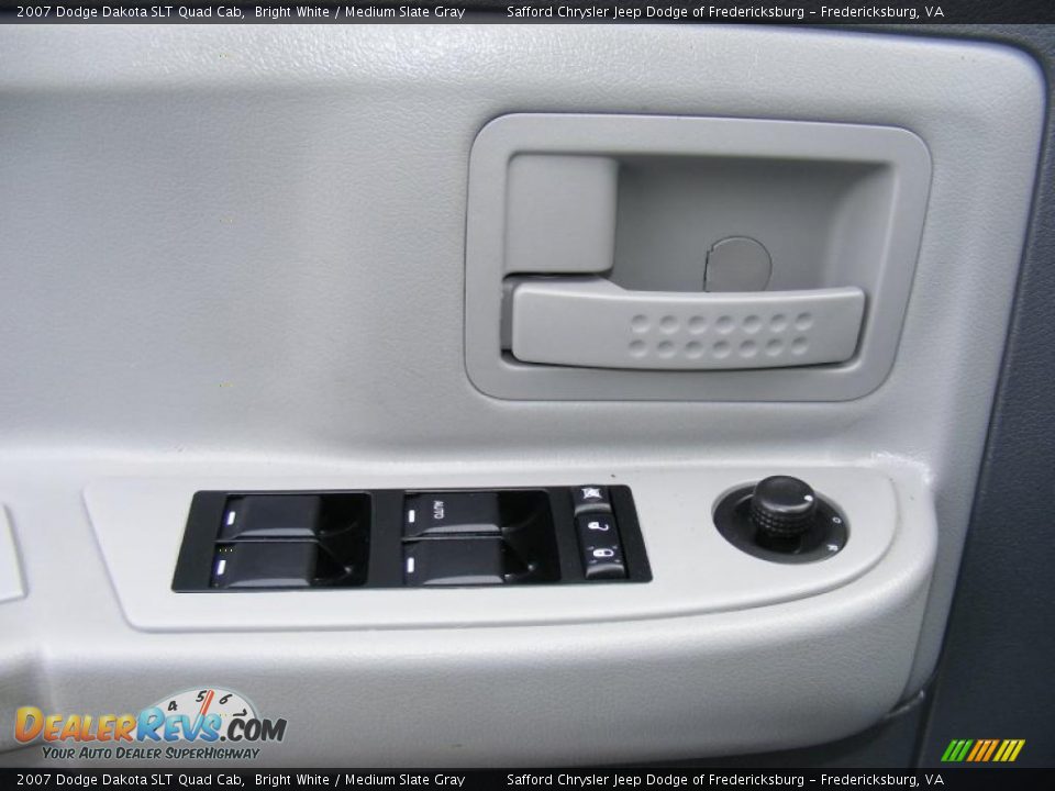 2007 Dodge Dakota SLT Quad Cab Bright White / Medium Slate Gray Photo #30