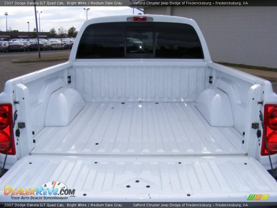 2007 Dodge Dakota SLT Quad Cab Bright White / Medium Slate Gray Photo #32