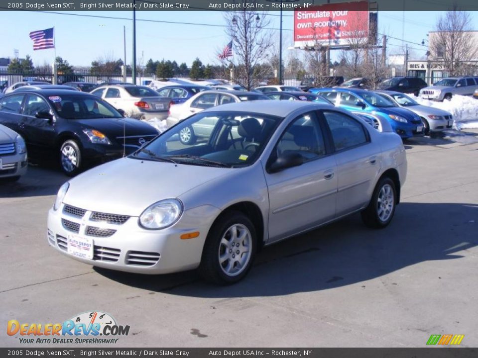 2005 Dodge Neon SXT Bright Silver Metallic / Dark Slate Gray Photo #4