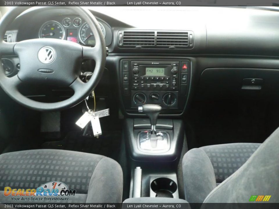 2003 Volkswagen Passat GLS Sedan Reflex Silver Metallic / Black Photo #15
