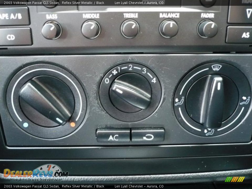 2003 Volkswagen Passat GLS Sedan Reflex Silver Metallic / Black Photo #23