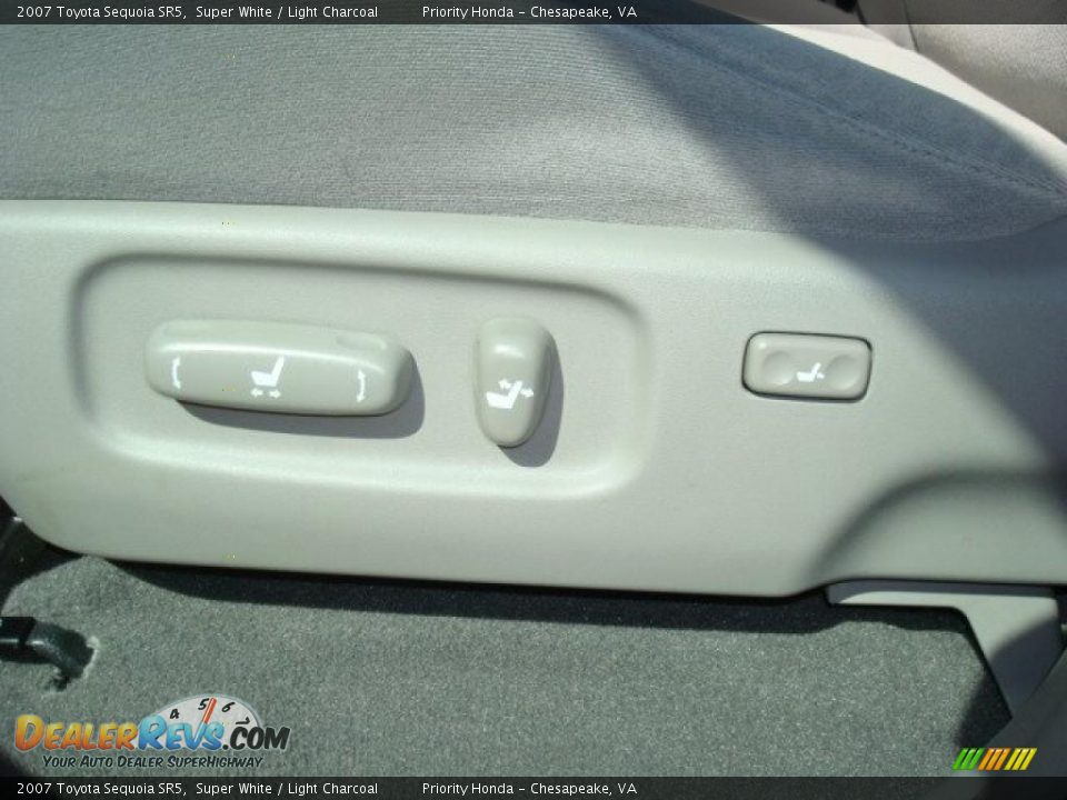 2007 Toyota Sequoia SR5 Super White / Light Charcoal Photo #18